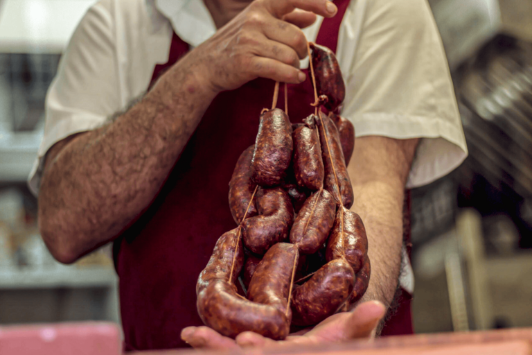 embutidos carniceria carnicero 768x512
